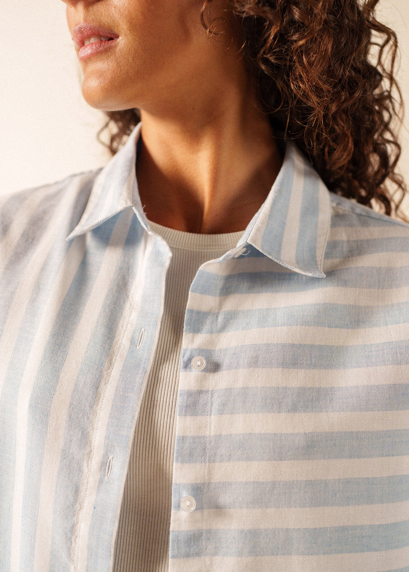 Alma Shirt (BLANC/BLEU) - Image 4