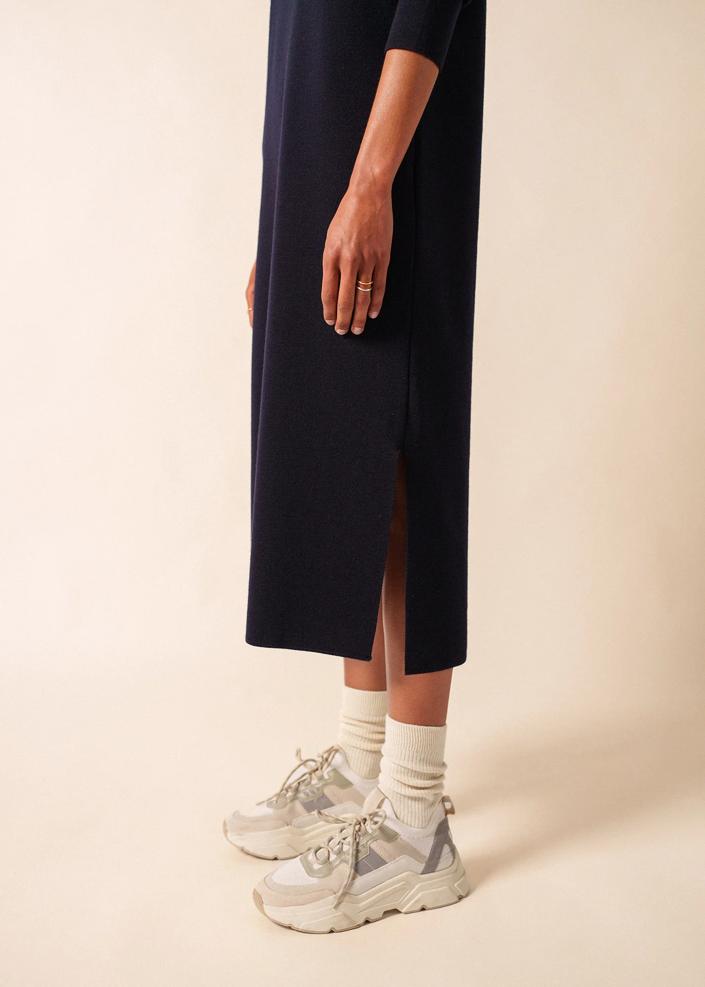 Marée Long Knitted Dress - plain, in wool (NAVY) - Image 6